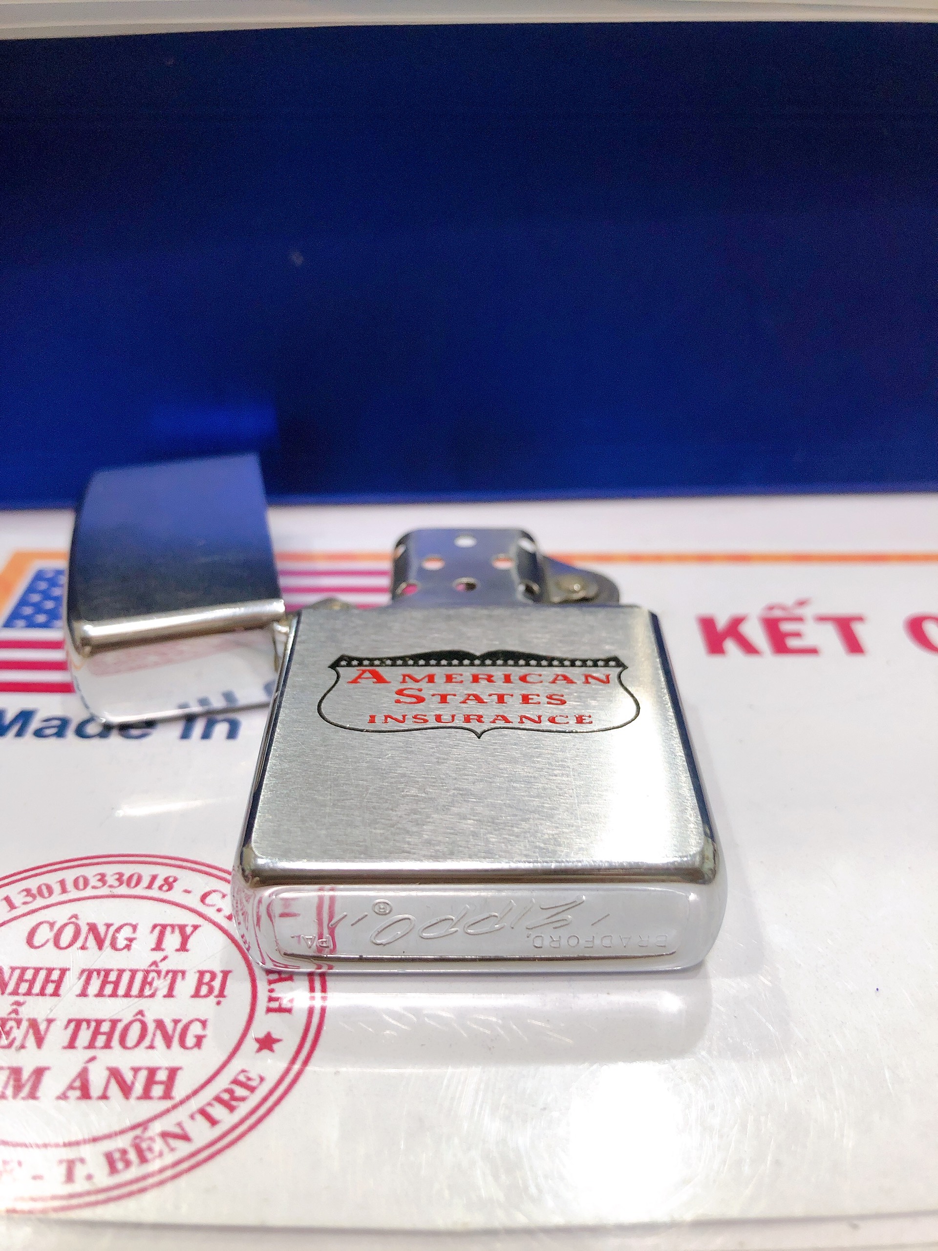 Bật lửa Ziiippo Mỹ chrome brushed khắc ăn mòn đổ sơn AMERICAN STATES INSURANCE, Mộc ngược chữ xéo sản xuất 1979, Hàng chính hãng