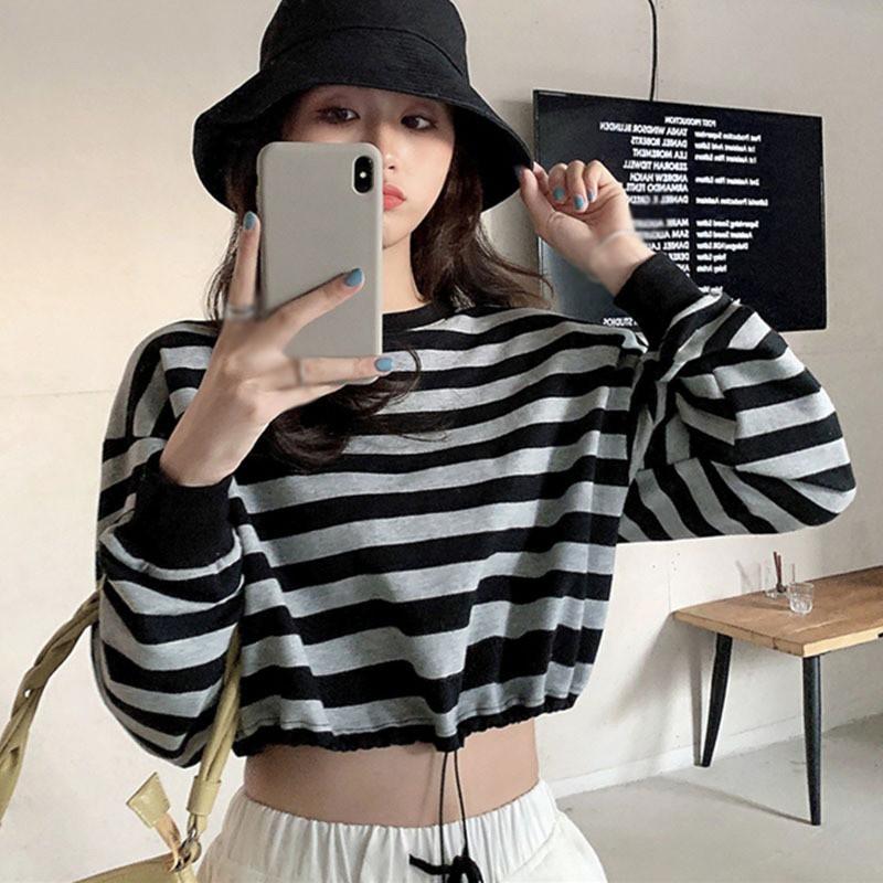 Áo Croptop Dài Tay Dáng Rộng Họa Tiết Kẻ Sọc Phong Cách Thoải Mái