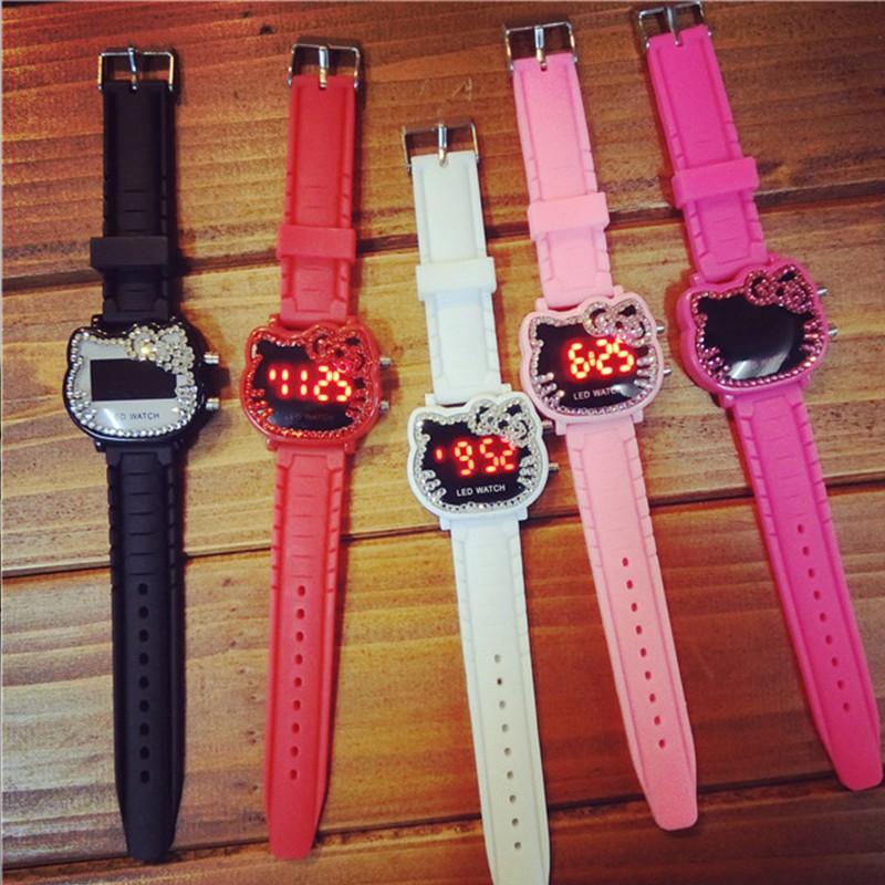 Đồng hồ Hello Kitty dễ thương có đèn LED
