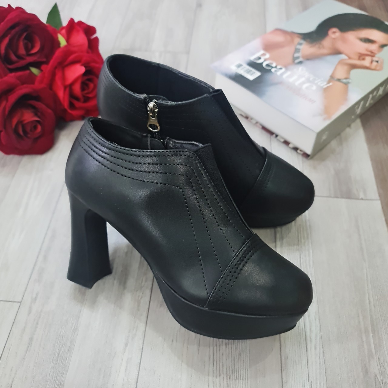 Hình ảnh Boots thời trang nữ da lì viền chỉ nổi ROSATA RO607 - 9p - HÀNG VIỆT NAM - BKSTORE