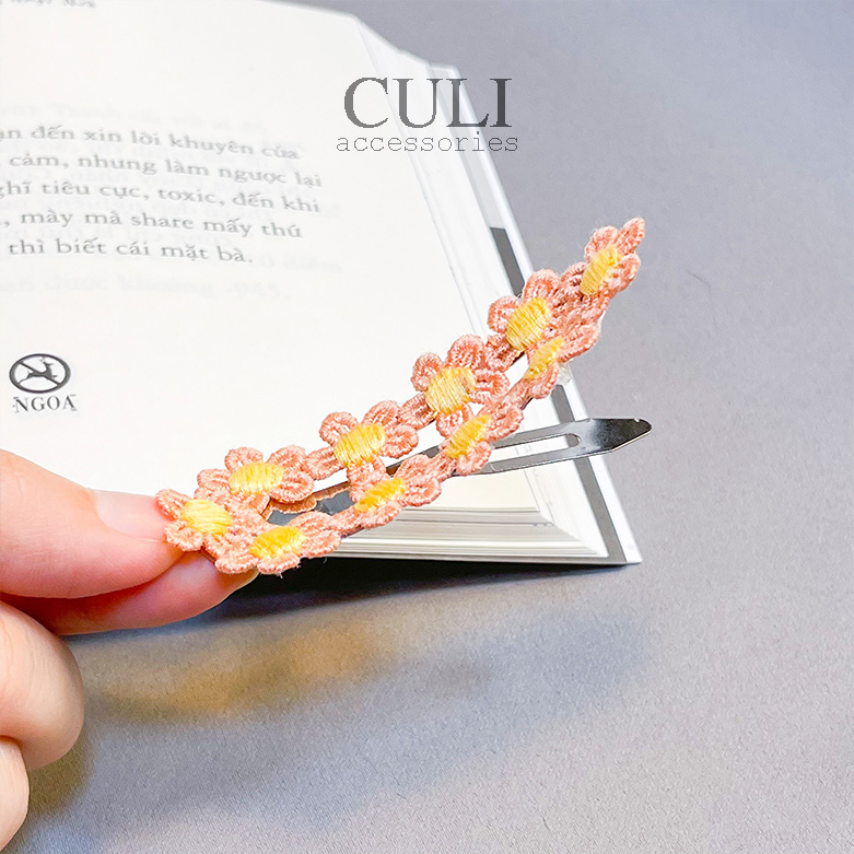 Kẹp tóc nữ họa tiết hoa thêu nhiều màu xinh xắn, dễ thương - Culi accessories