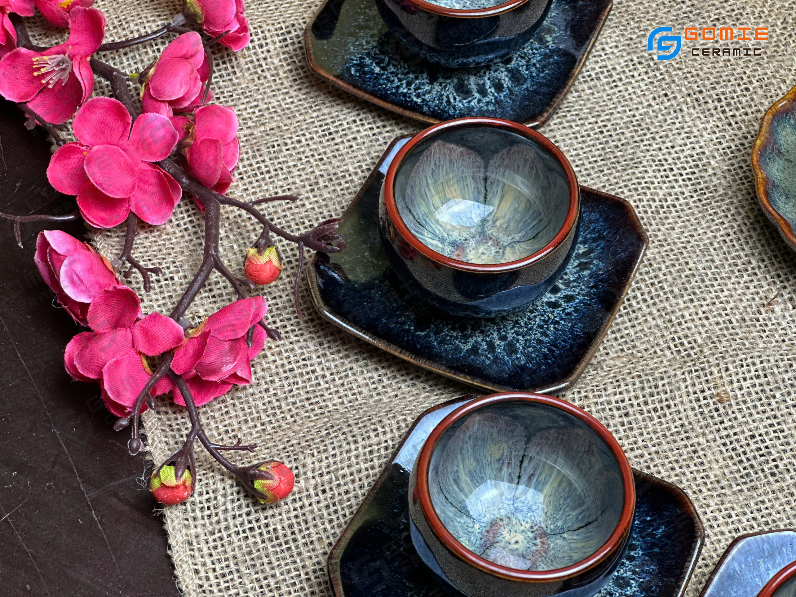 Bộ Ấm Qủa Hồng Lòng Chén Đúc Hoa Hỏa Biến Xanh Sapphire đầy đủ phụ kiện