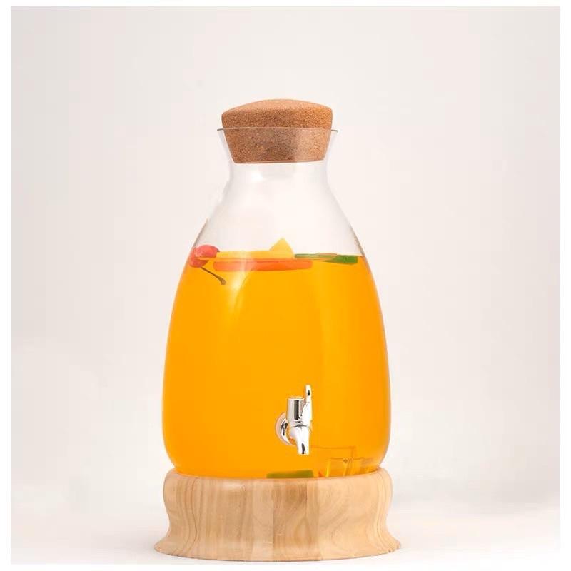 BÌNH ĐỰNG NƯỚC UỐNG THUỶ TINH CÓ VÒI VẶN KÈM ĐẾ GỖ 6L