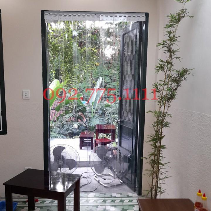Màn cửa nhựa ngăn lạnh cho các cửa rộng khác nhau.
