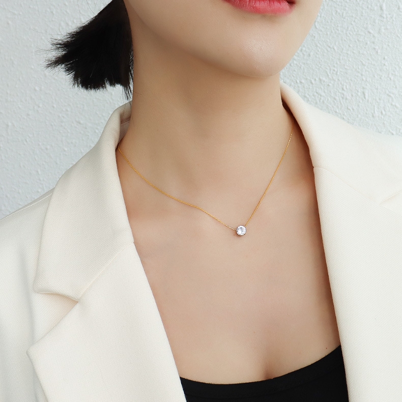 Dây chuyền titan nữ mặt viên đá nhỏ sáng lấp lánh