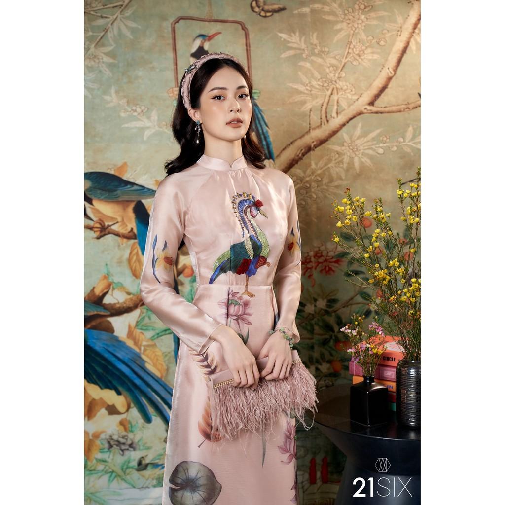 Áo dài Bella Rosa tơ óng cổ tàu họa tiết chim công nhỏ 21SIX - A00438