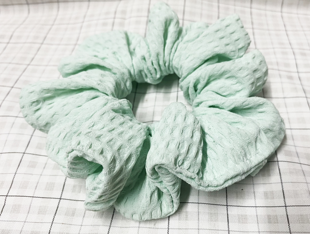 Cột tóc scrunchies vải dày màu xanh ô kẻ