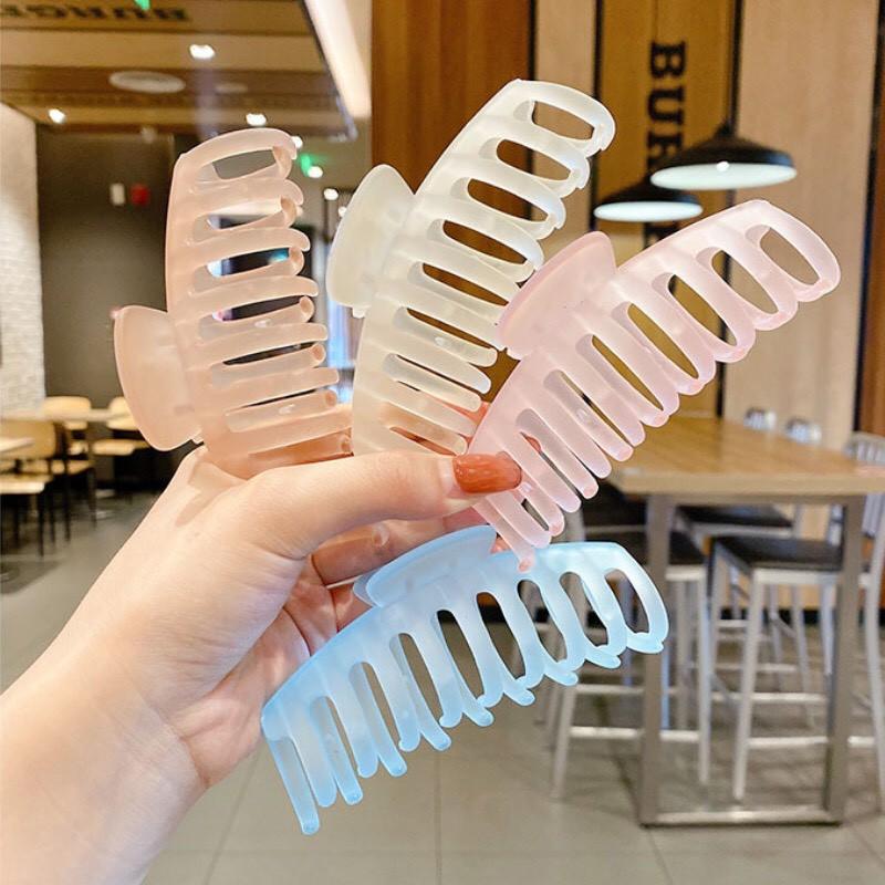 Kẹp càng cua lược trong nhám arylic phong cách Hàn Quốc Tatitava