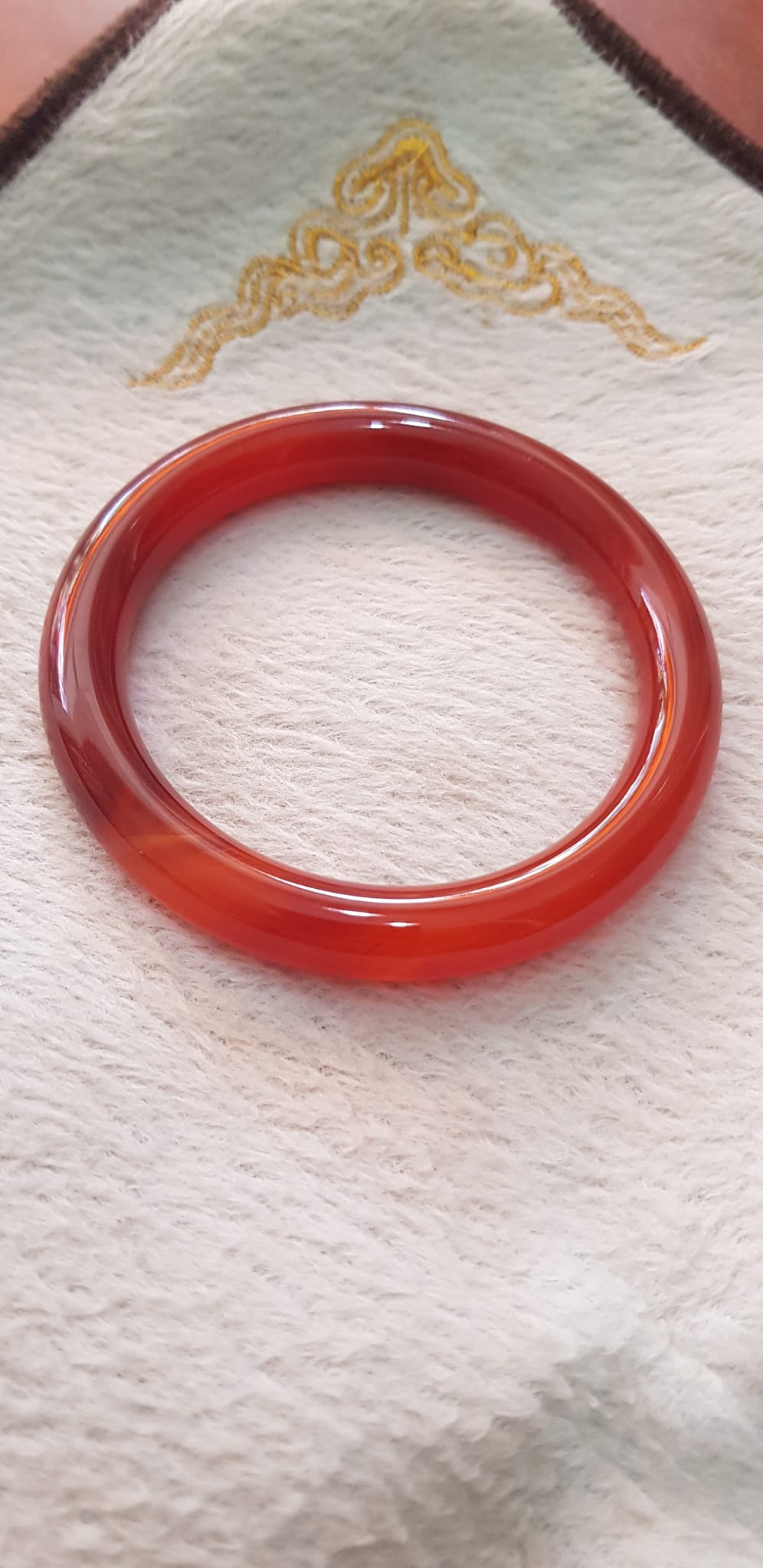 Vòng mã não đỏ Đậm vân ni 58mm x chột 9,2mm Nữ mệnh hỏa mệnh thổ màu đỏ đậm vân là màu chiến thắng Nặng 55kg - 65kg đeo đẹp ạ