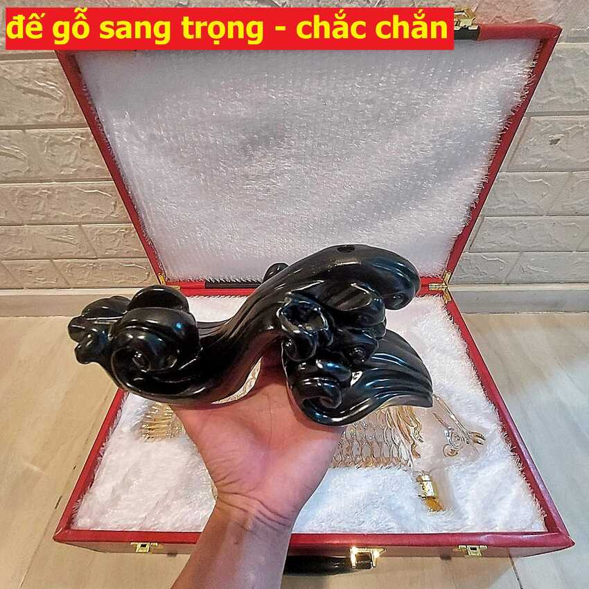 Bộ vali Bình Thủy Tinh Đựng Rượu cá kim long 1,500ML cao cấp – kèm vali da và đế gỗ - Chai Đựng Rượu Thủy Tinh làm quà tân gia, sinh nhật ý nghĩa