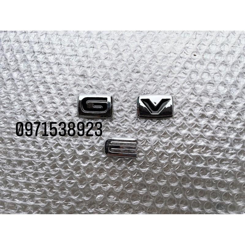 Chữ nổi E G V chuyên dán thân xe toyota.