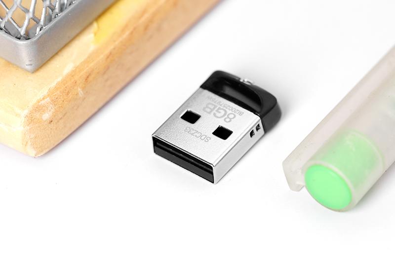 USB 2.0 8GB Sandisk SDCZ33 Đen - Hàng chính hãng