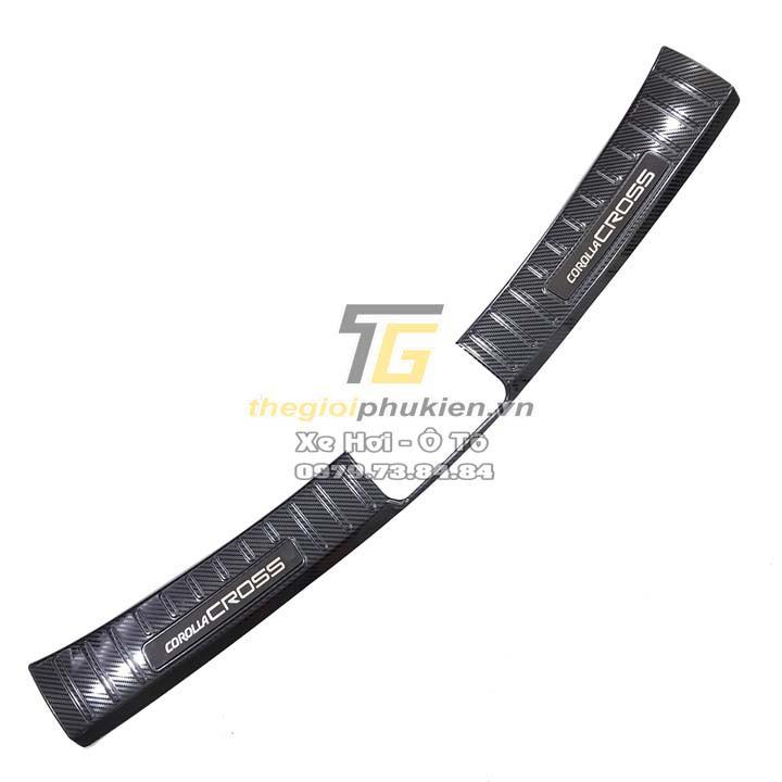 Bộ ốp chống trầy bậc cốp Toyota Corolla Cross 2020 vân Carbon