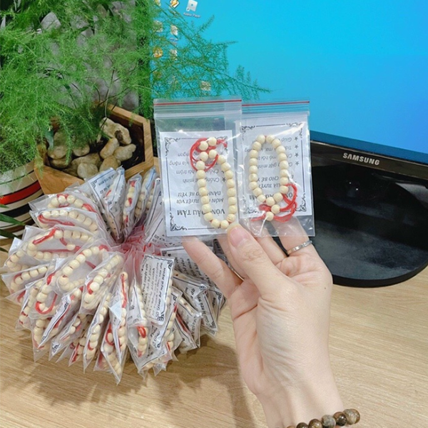 Vòng dâu tằm cho bé, giúp bé ngủ ngon, tránh gió, tránh giật mình khi ngủ, bảo vệ bé khi ra ngoài - an toàn tuyệt đối