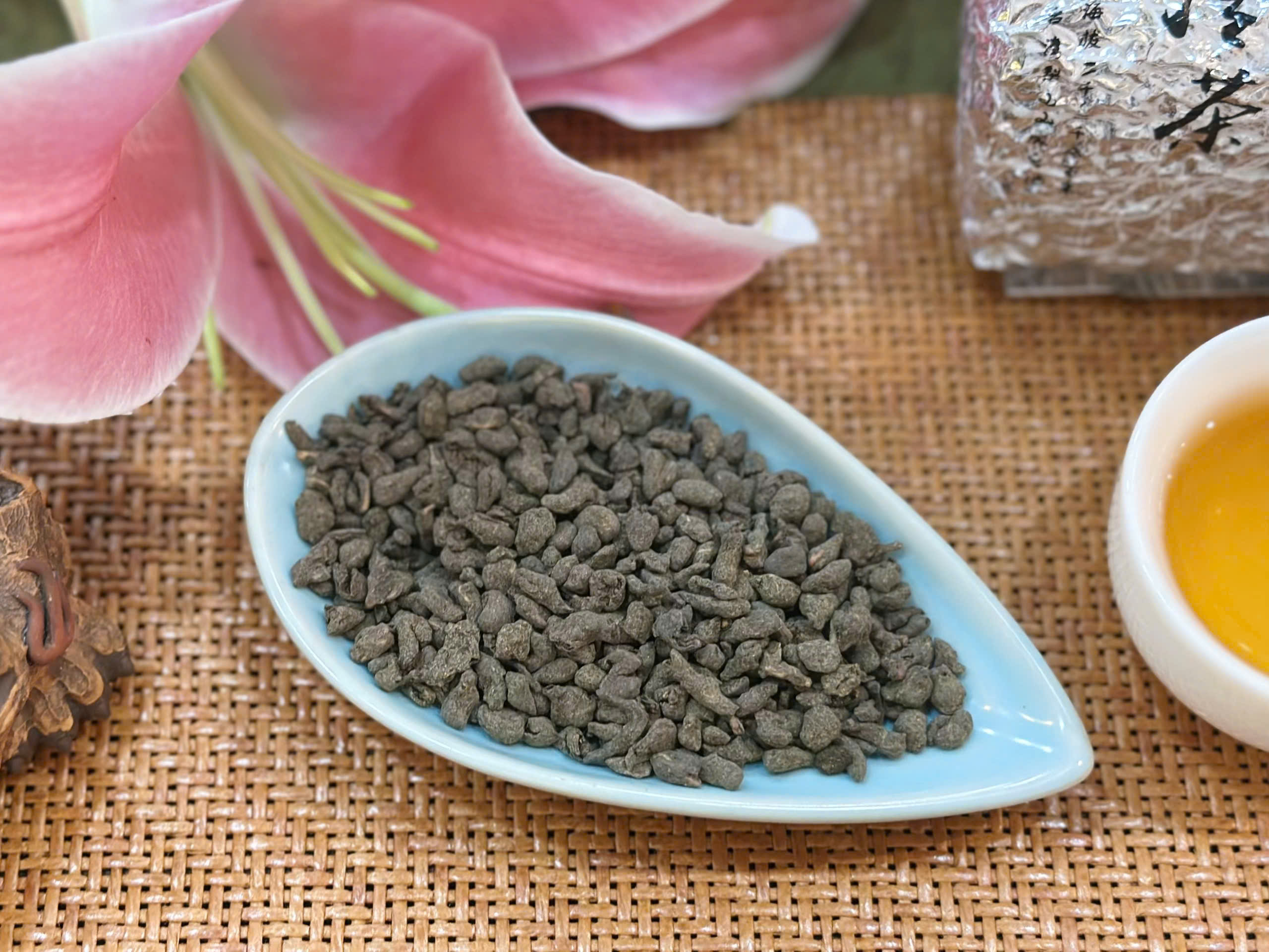 TRÀ Ô LONG NHÂN SÂM ĐÀI LOAN - GINSENG OOLONG TEA - ORGANIC TEA