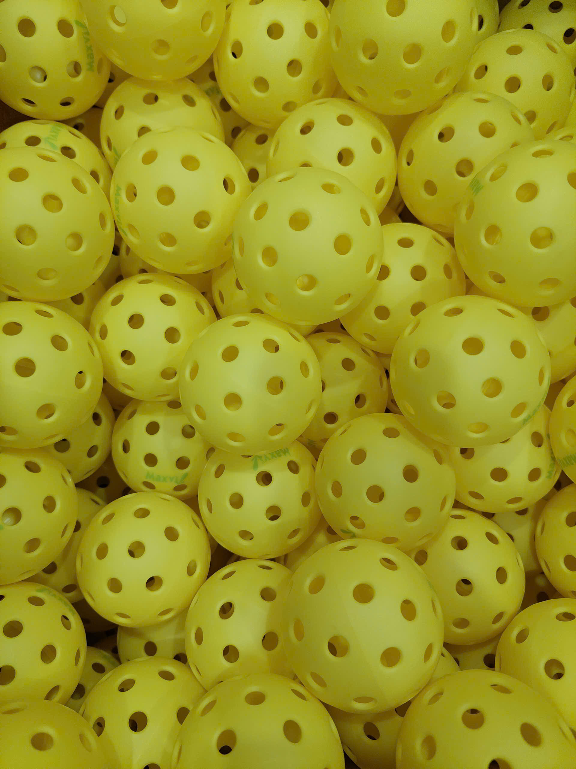 MAXVI: Bóng Pickleball 40 lỗ chơi trong nhà   |   Bóng Pickleball 26 lỗ chơi ngoài trời  |  Bóng Pickleball thi đấu  |   Bóng Pickleball đường kính 74mm  |   Bóng Pickleball chất liệu PE  |  Banh Pickleball