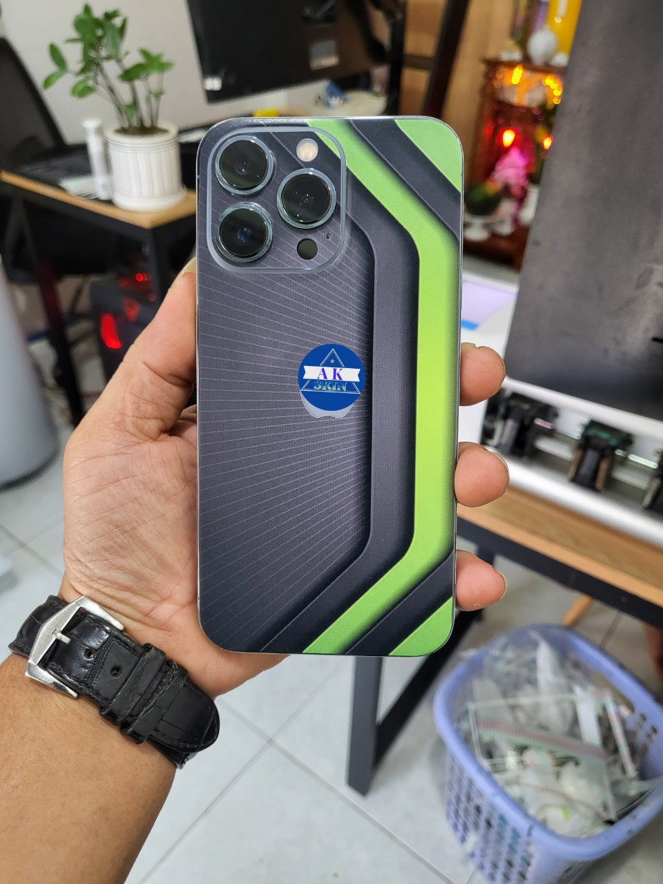 Miếng Dán skin 3M lưng viền rời dành cho IP 12 đến 15 pro max, bảo vệ máy chống trầy xước và làm đẹp tạo thêm diện mới.