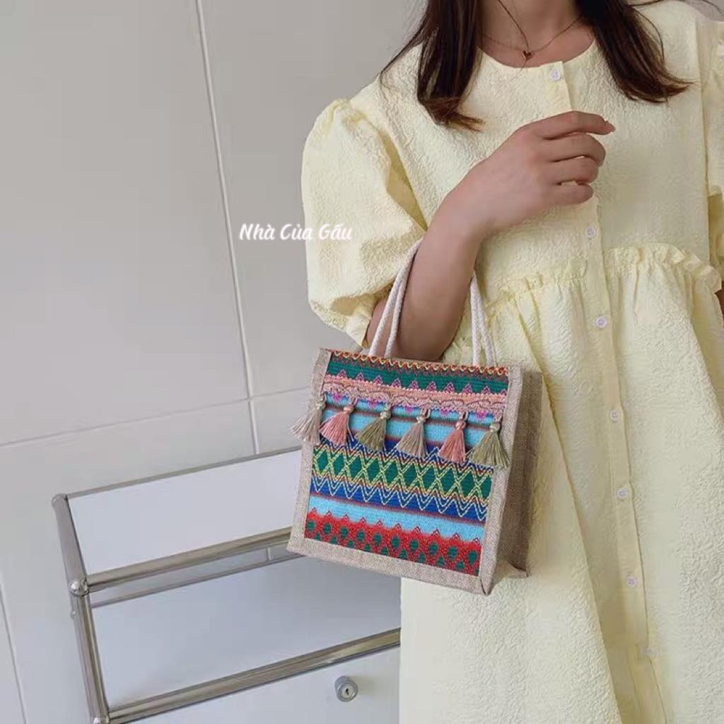 Túi cói thổ cẩm mang đi du lịch là xinh hết nấc