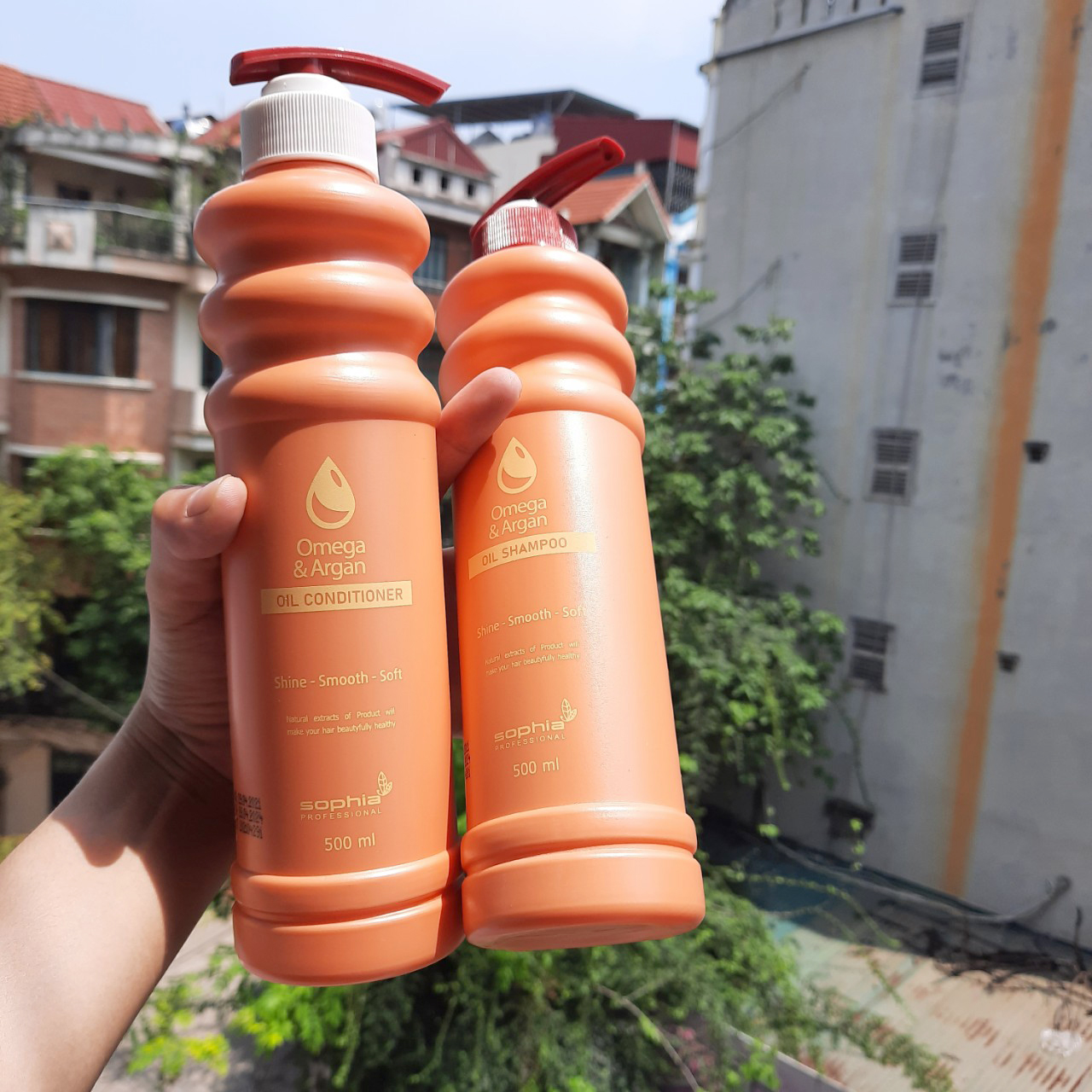 Cặp dầu gội xả tinh dầu Omega &amp; Argan cân bằng độ ẩm cho tóc Sophia 2x500ml tặng móc khóa