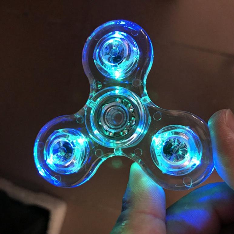 Con Quay Đồ Chơi Spinner Phát Sáng 20 kiểu Giúp Giảm Stress Con Quay Đèn LED Trong Suốt Màu Trắng Màu Xanh