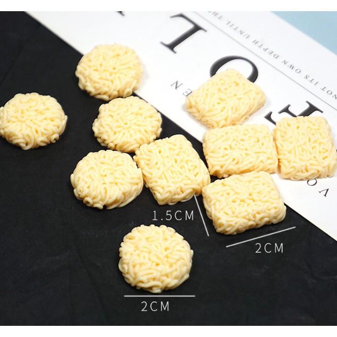 HN * Charm mô hình bánh mì tôm ăn liền trang trí nhà búp bê, móc chìa khóa, Jibbitz, DIY