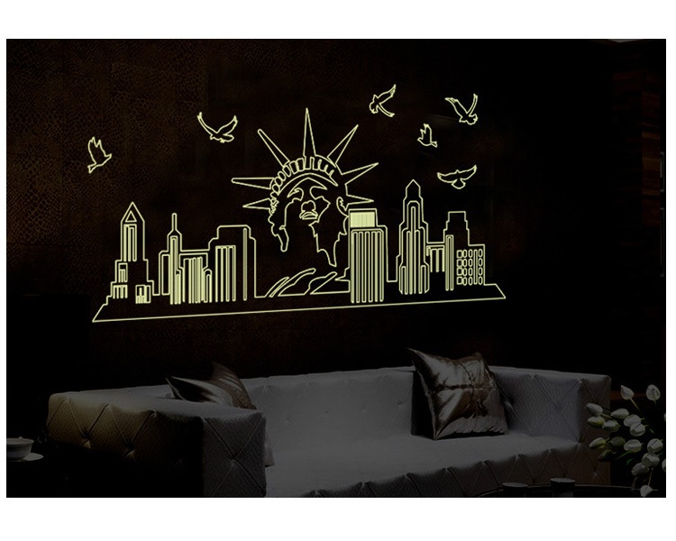 Decal dán tường Dạ quang New York AmyShop DDQ005 ( 65 x 130cm)