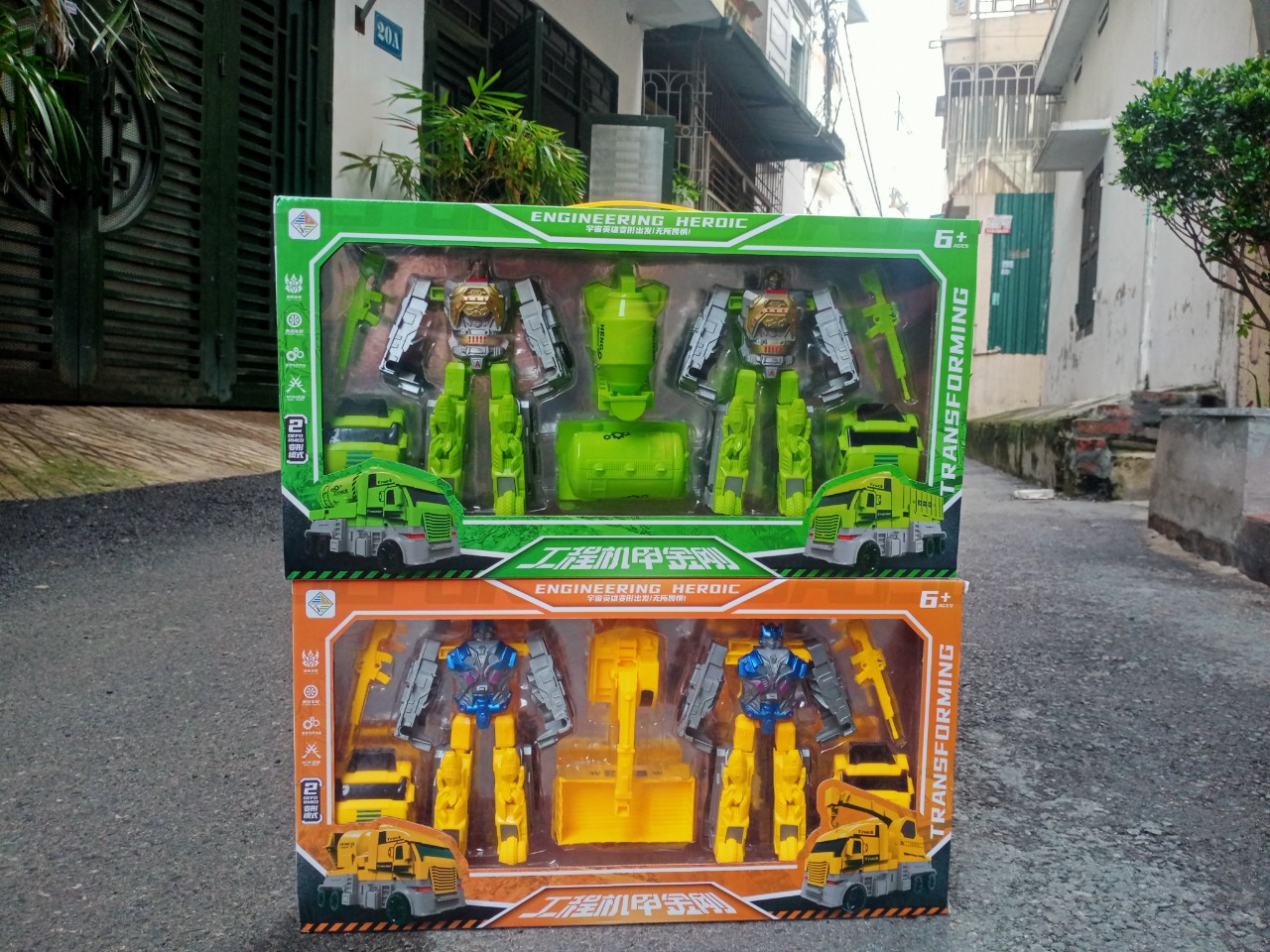 Robot biến hình siêu nhân transformer optimus prime bumblebee xe ô tô lắp ráp cho bé