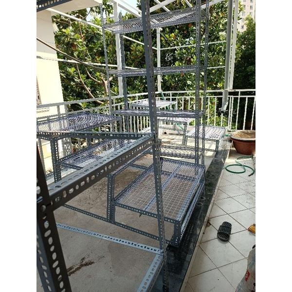 Khung sắt v lỗ 3 tầng .kệ sắt V lỗ đa năng