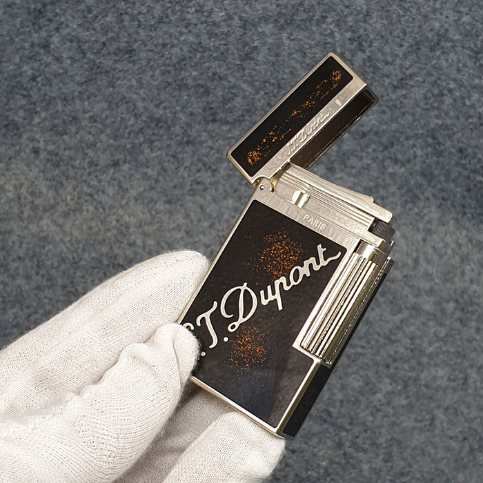 Vỏ Hột Quẹt Bật Lửa Upon D162B Sơn Mài Nền Đen Chấm Đỏ Cạnh Bạc Khắc Chữ Cao Cấp