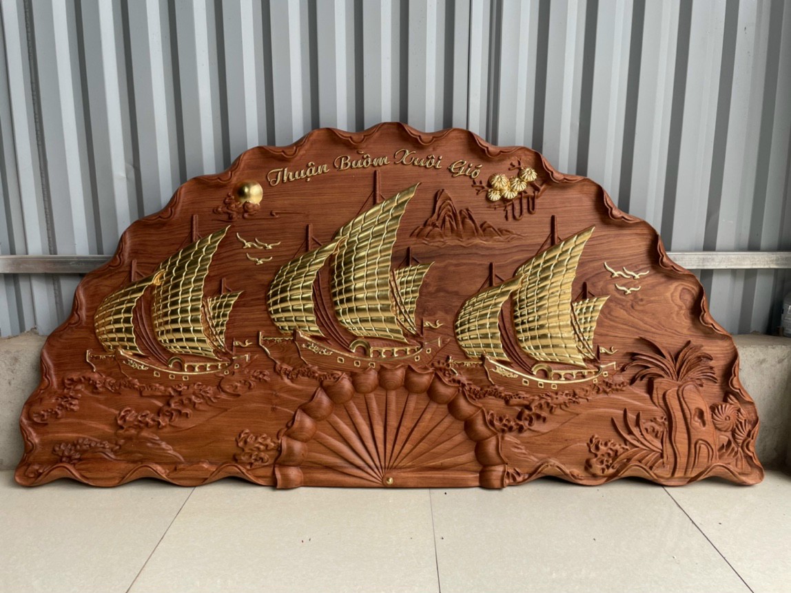 TRANH CÁNH QUẠT KHẮC THUẬN BUỒM XUÔI GIÓ BẰNG GỖ HƯƠNG KT 160×80×5CM KT