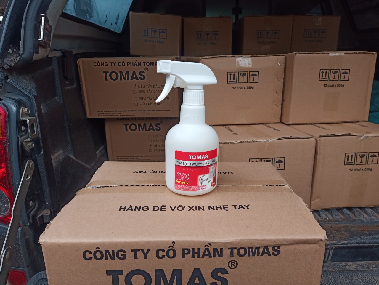 Tẩy CANXI TOMAS trên vách kính gấp 4 lần