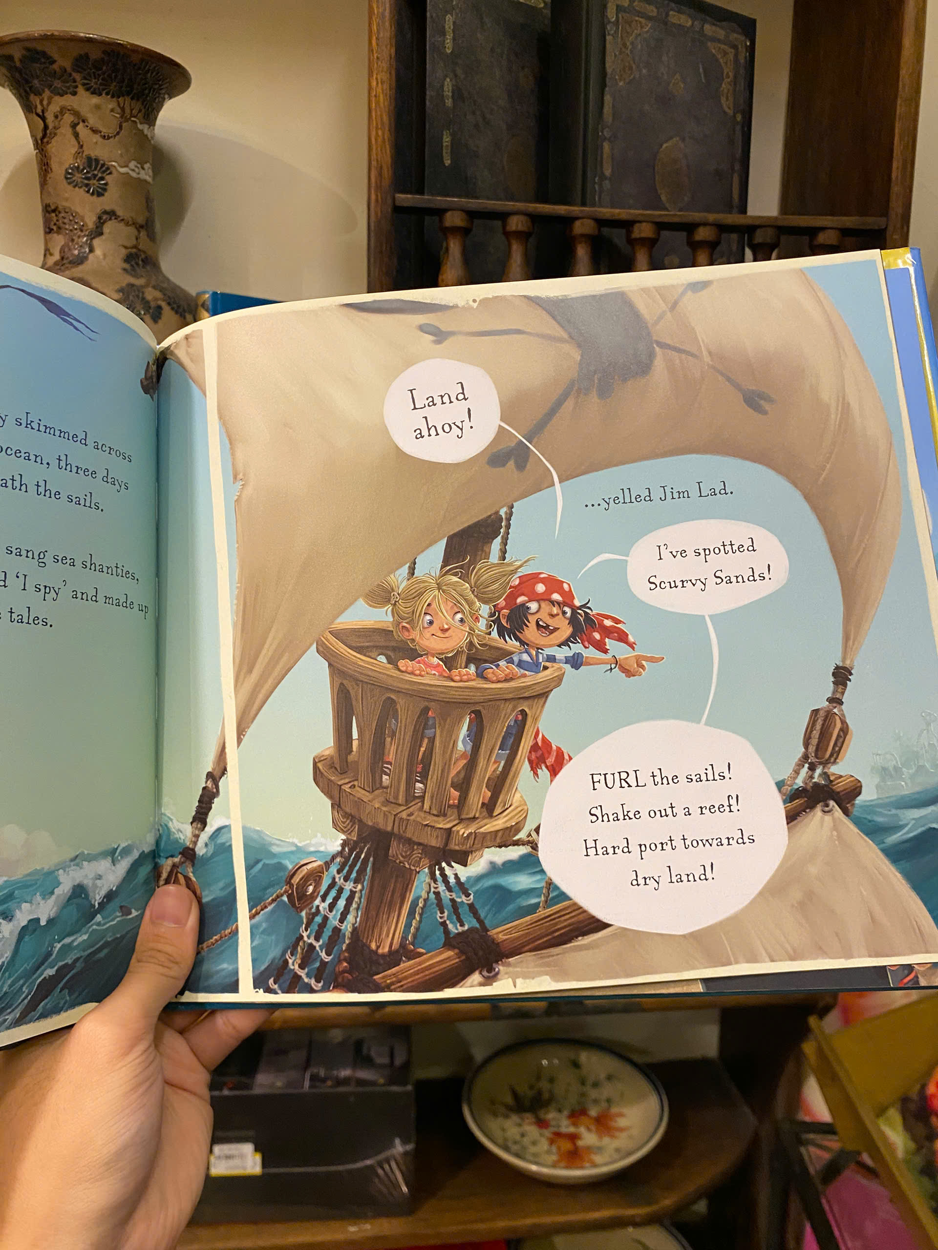 Sách - The The Pirates of Scurvy Sands by Jonny Duddle | English Children's Picture Book | Bìa cứng