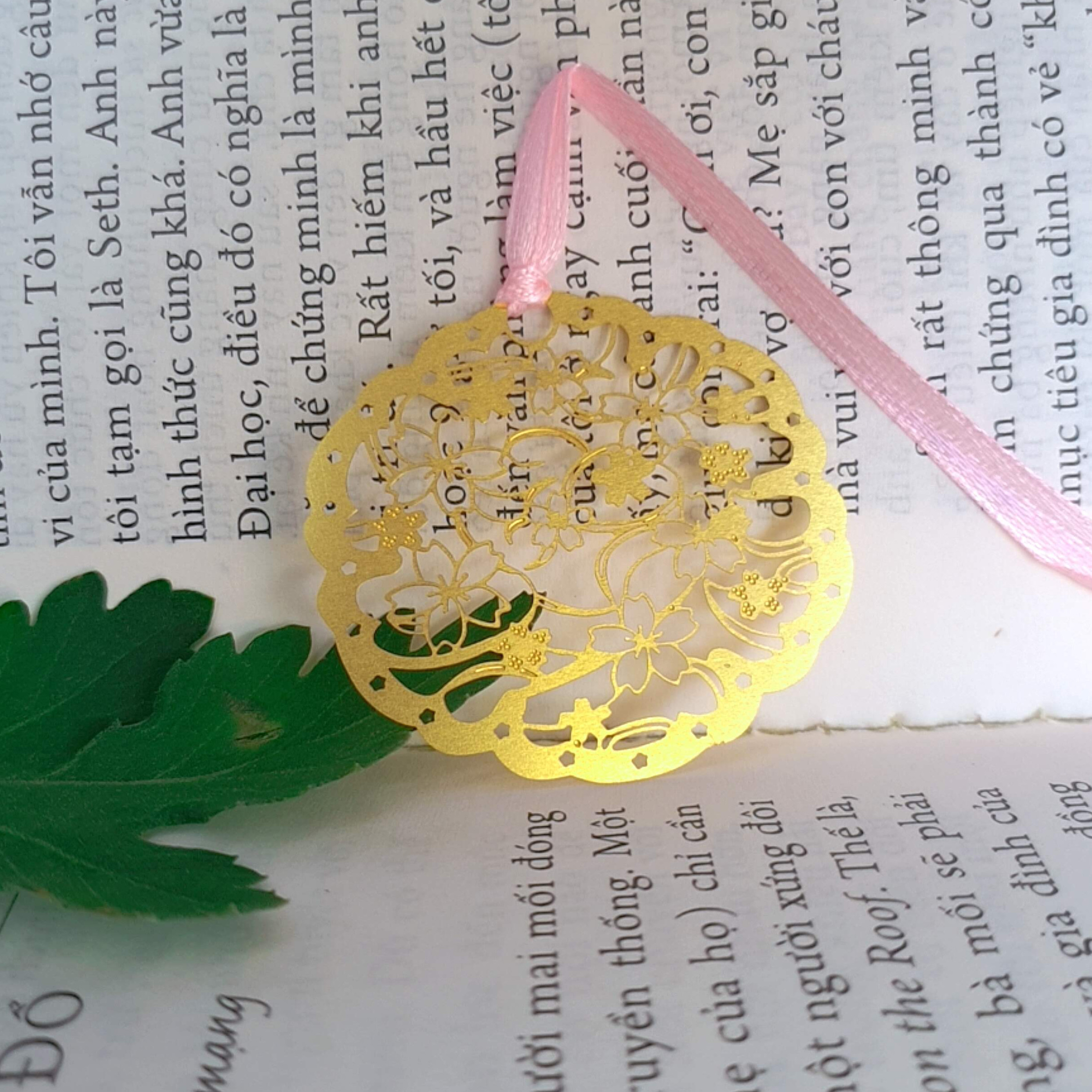 Bookmark kim loại họa tiết sakura hình đám mây hoa