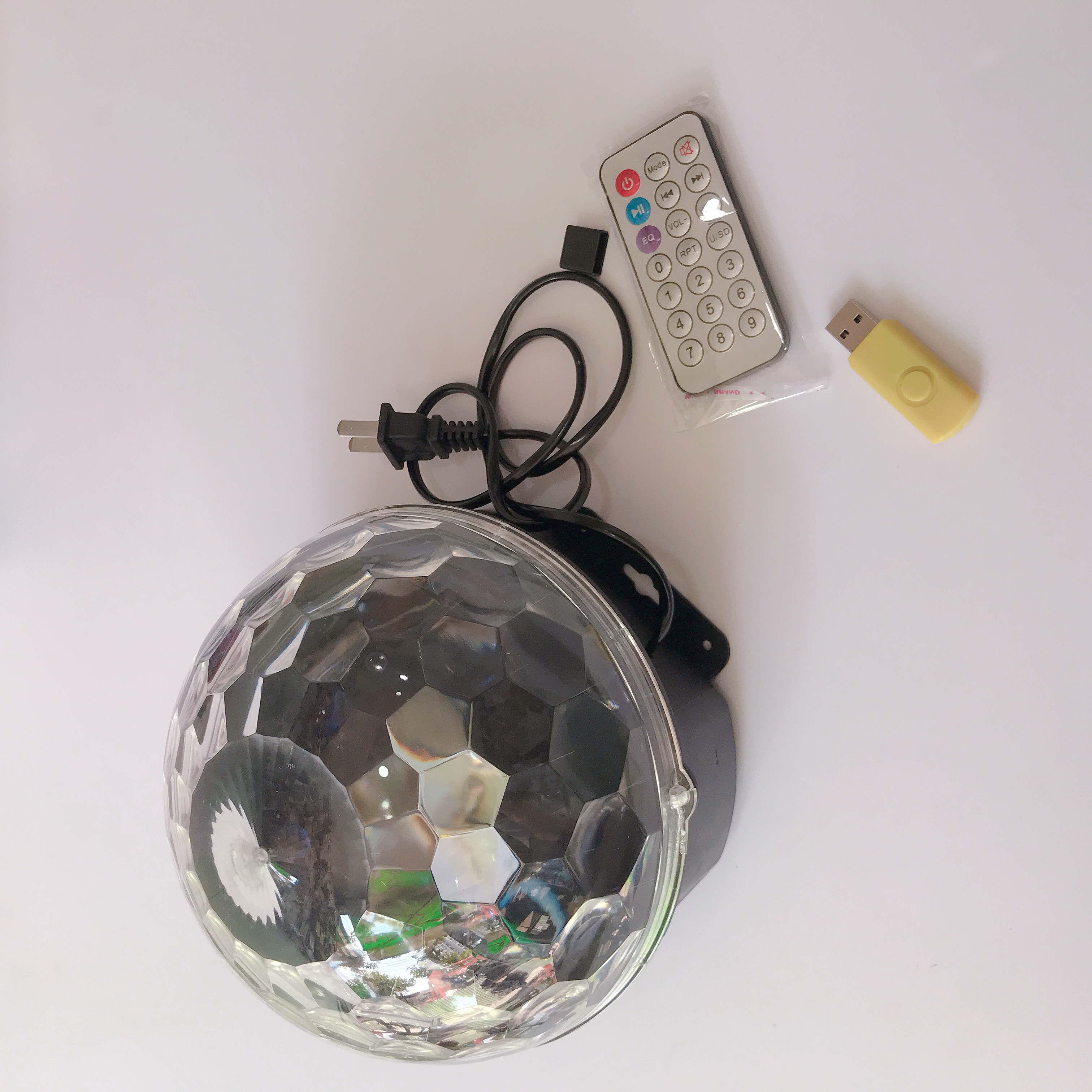 Đèn Led Hình Cầu cảm biên theo nhạc - Tặng remote + USB - Giao màu ngẫu nhiên