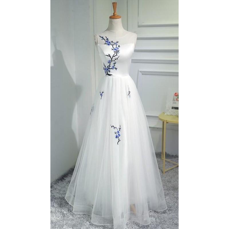 ĐẦM MAXI TRẮNG THÊU HOA XANH NHẸ NHÀNG THANH TAO mm đi chơi dự tiệc đám cưới, du lịch MM