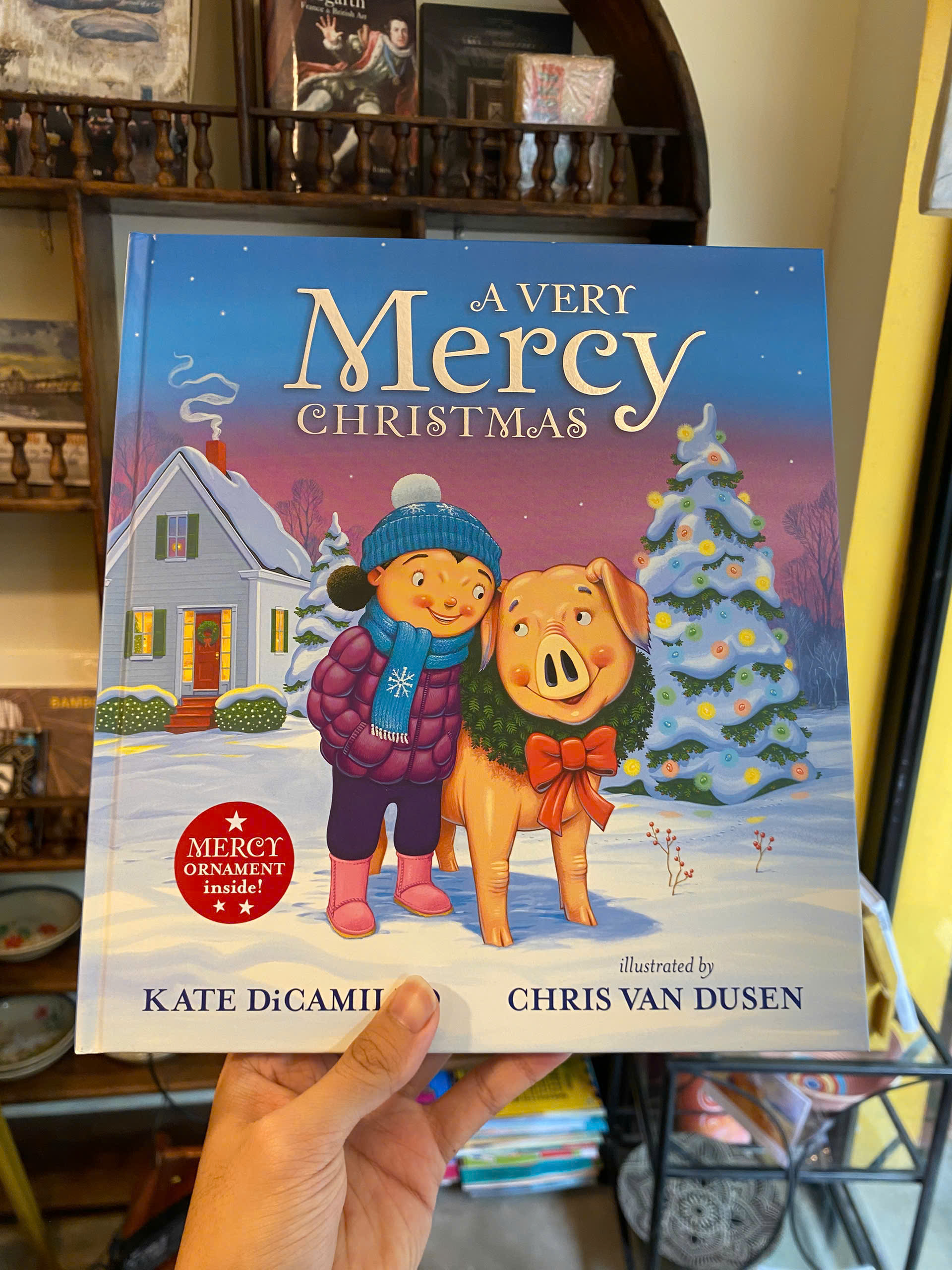 Sách - A Very Mercy Christmas by Kate DiCamillo | Children's Picture Book - Christmas Story