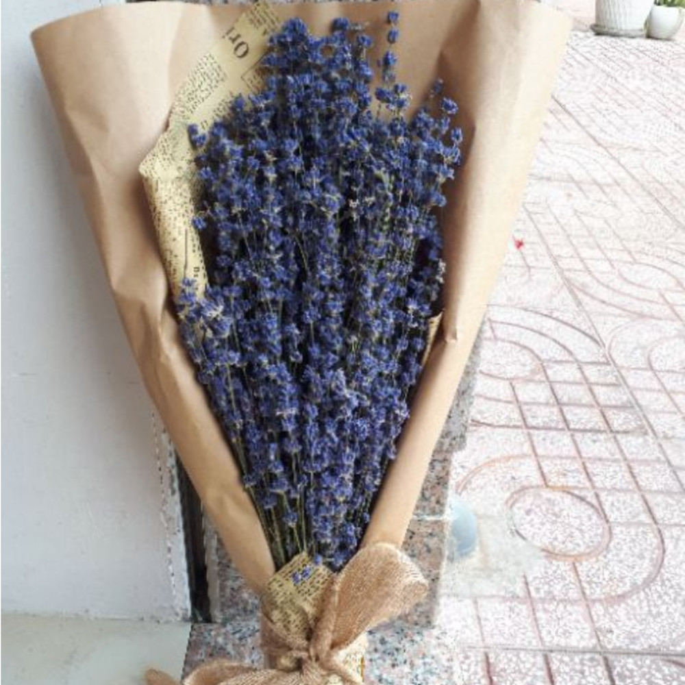 Bó Hoa Lavender Oải Hương Khô Nước Anh 150 gram - Khoảng 170 cành - Mùi thơm tự nhiên của hoa giúp đuổi côn trùng - giảm stress - mệt mỏi - Giúp dễ ngủ sâu giấc - Tượng chưng cho tình yêu đôi lứa.