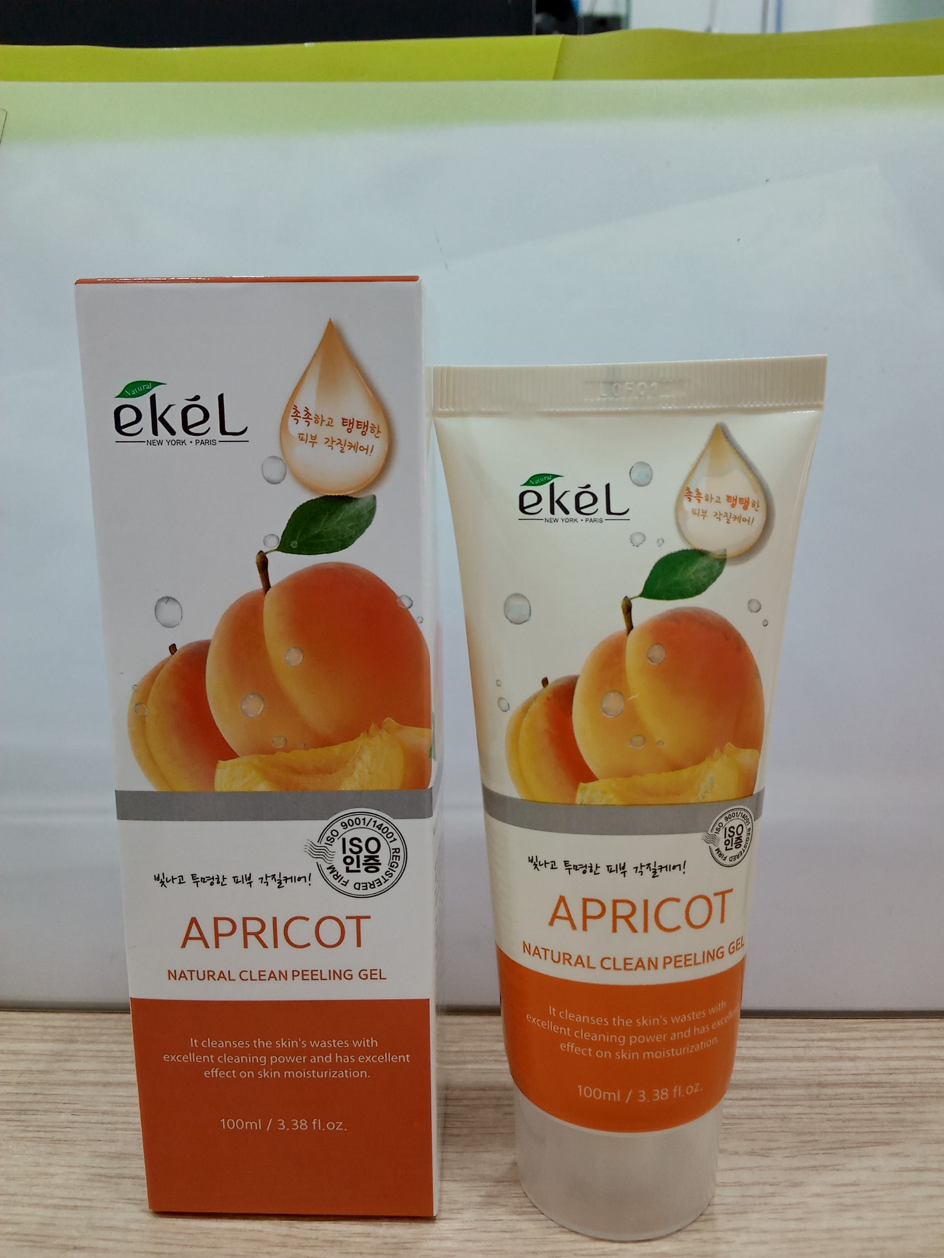 Gel Tẩy Tế bào Chết Quả Mơ - Ekel Natural Clean Peeling Gel Apricot 100ml (Tặng 2 mặt nạ Jant Blanc)