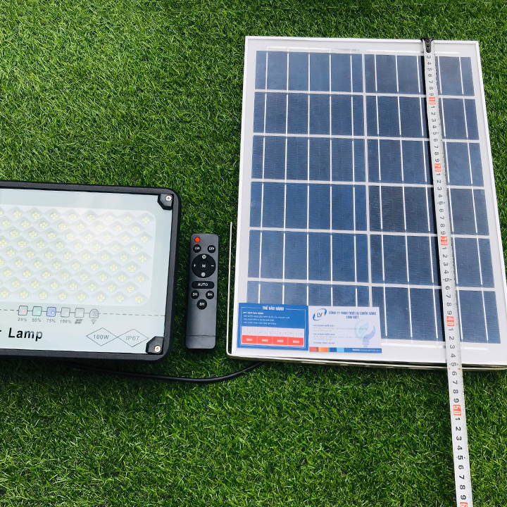 Đèn Năng Lượng Mặt Trời Chống Lóa 100W Vỏ Nhôm Nguyên Khối