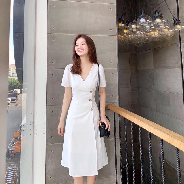 Đầm cổ V Đính Nút Gỗ Dáng Dài