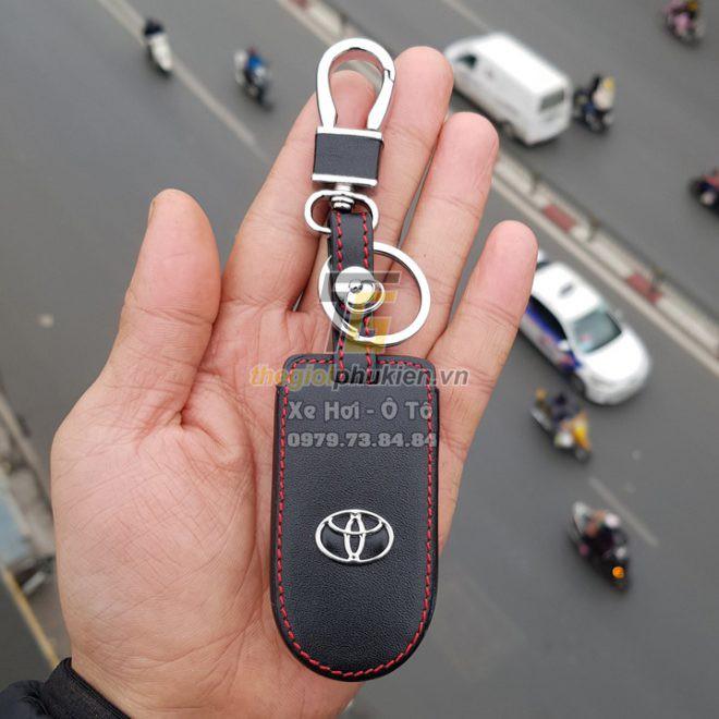 Bao da 3D bảo vệ chìa khóa xe Toyota Rush kèm móc đeo Inox