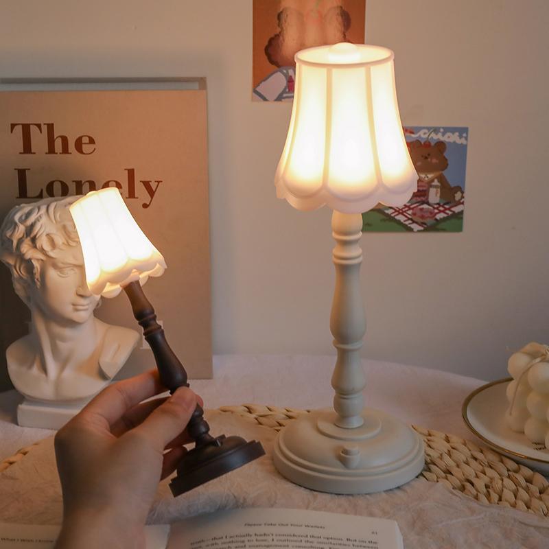 Đèn LED chiếu sáng đầu giường/ để bàn/ trang trí phòng ngủ kiểu Bắc Âu cắm USB phong cách cổ điển