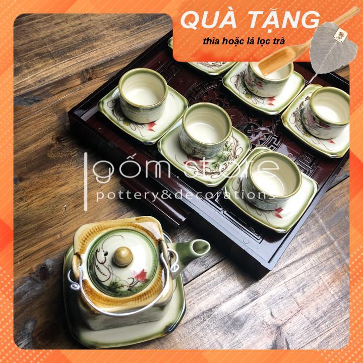 Ấm trà Bát Tràng dáng vuông vẽ tay hoa sen