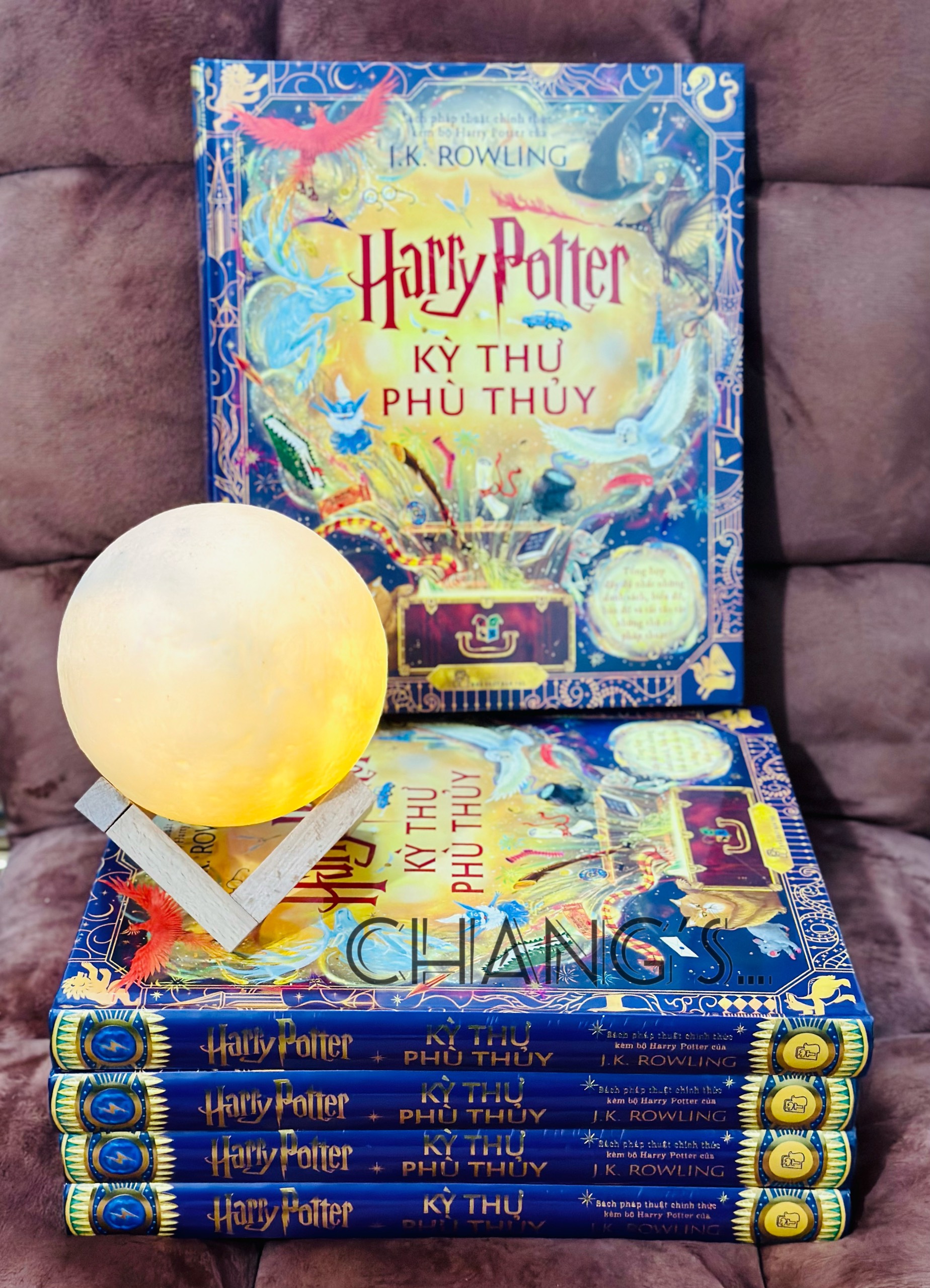 Hình ảnh Harry Potter - Kỳ Thư Phù Thủy - Bìa Cứng