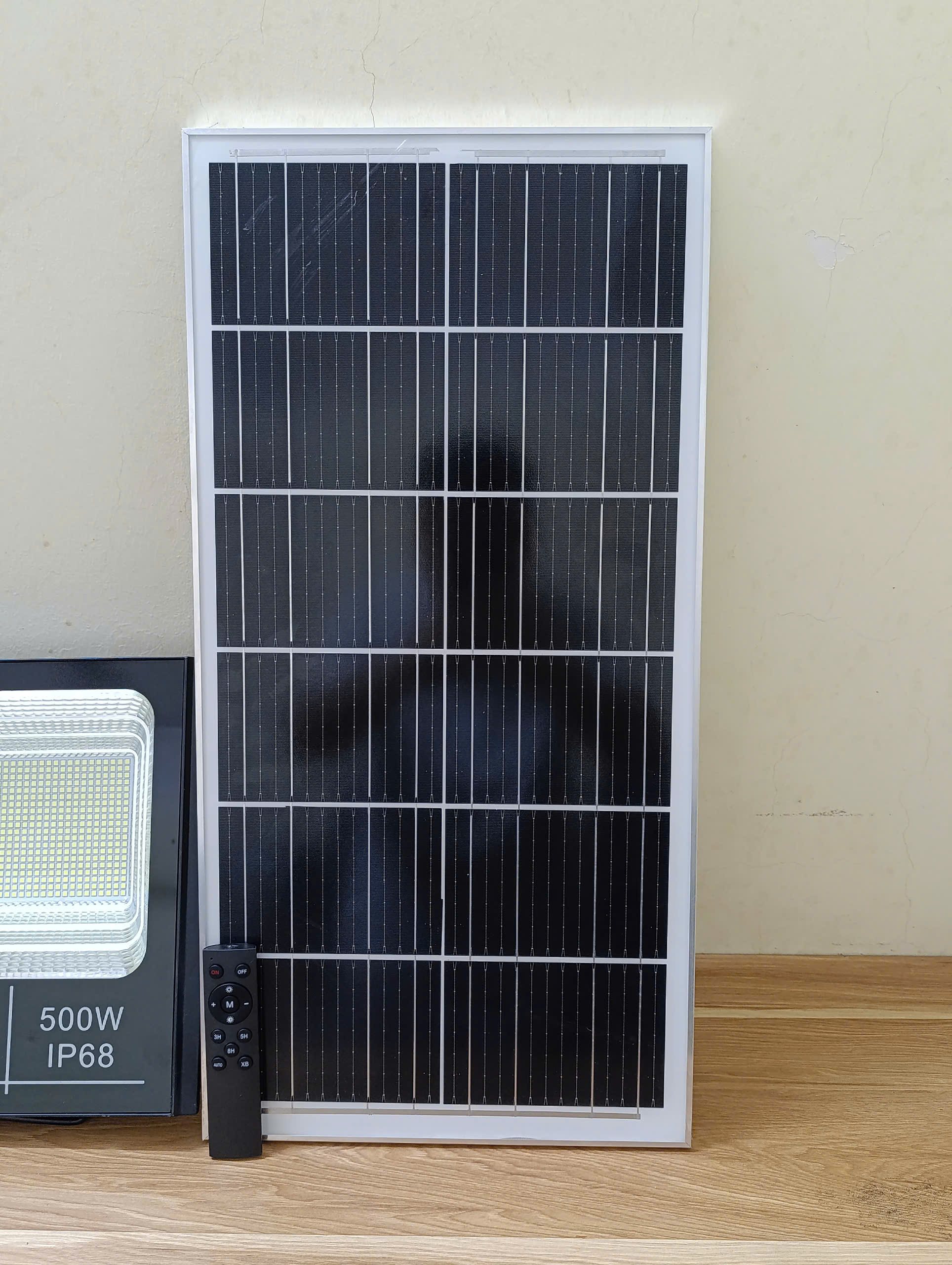 Đèn Năng Lượng Mặt Trời Pha 500W - Đèn Pha Báo Pin + Tấm Pin NL + Remote + Phụ Kiện Ốc Vít + Pin Điều Khiển