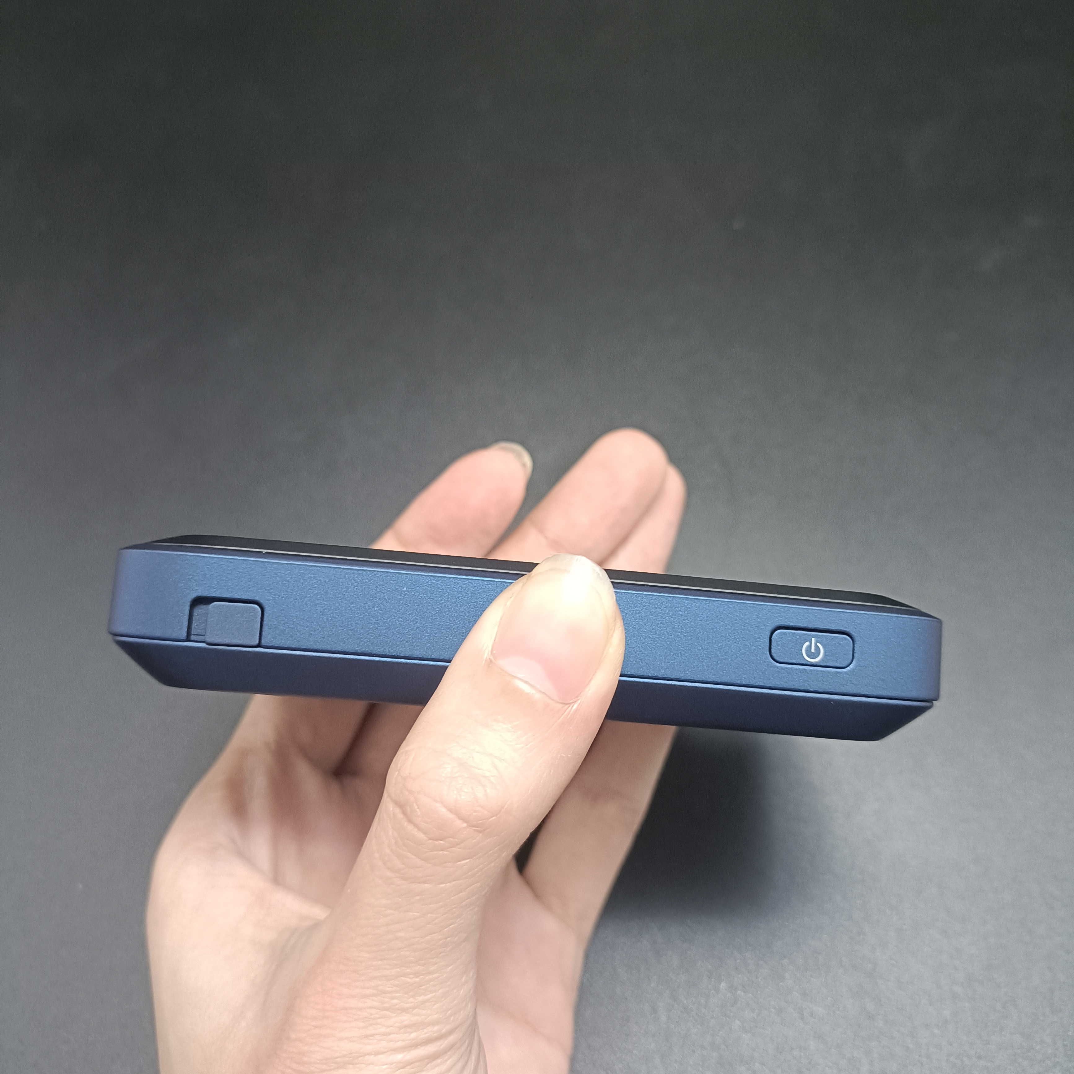 Bộ Phát Wifi Cầm Tay 4G LTE Huawei 502HW – Màn hình cảm ứng, Tốc độ Wifi cao, pin dung lượng lớn hàng nhập khẩu