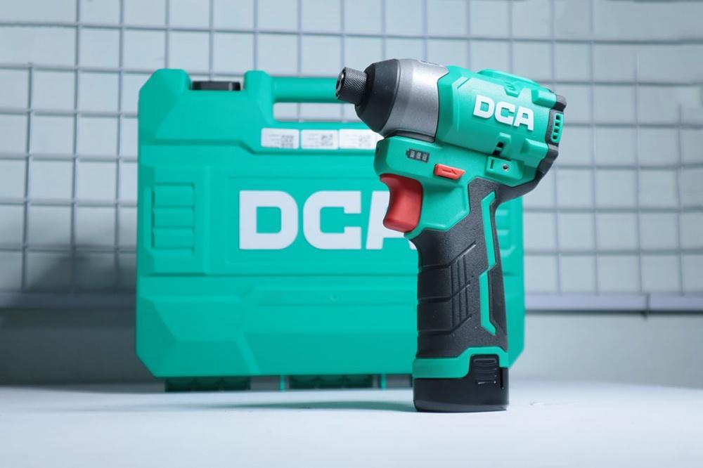 MÁY SIẾT VÍT KHÔNG CHỔI THAN DÙNG PIN 12V/2AH DCA ADPL04-8EK - HÀNG CHÍNH HÃNG