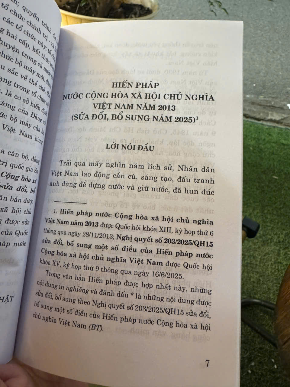 COMBO 2 CUỐN: HIẾN PHÁP NƯỚC CỘNG HOÀ XÃ HỘI CHỦ NGHĨA VIỆT NAM NĂM 2013 (Sửa đổi, bổ sung năm 2025) và LUẬT TỔ CHỨC CHÍNH QUYỀN ĐỊA PHƯƠNG NĂM 2025 – NXB Chính trị quốc gia sự thật