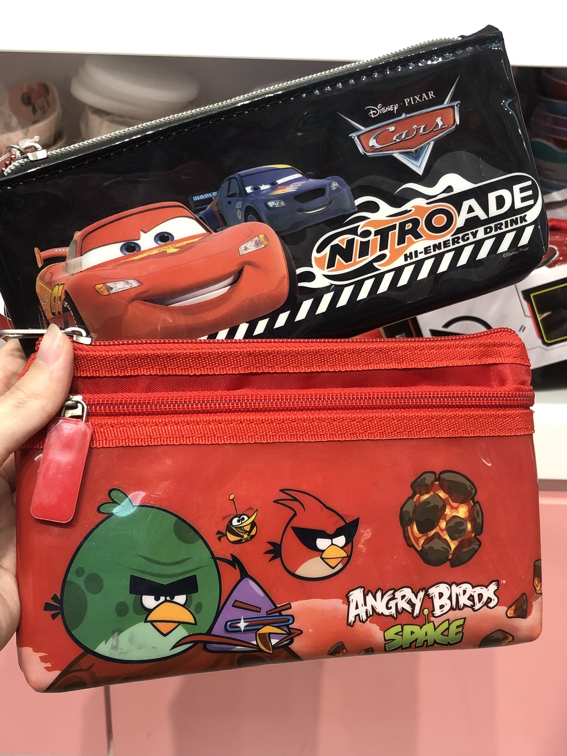 Hộp bút, bóp viết dẹp 1 ngăn hình CAR BIRDS màu đỏ và màu đen siêu ngầu độc lạ cho học sinh bé trai