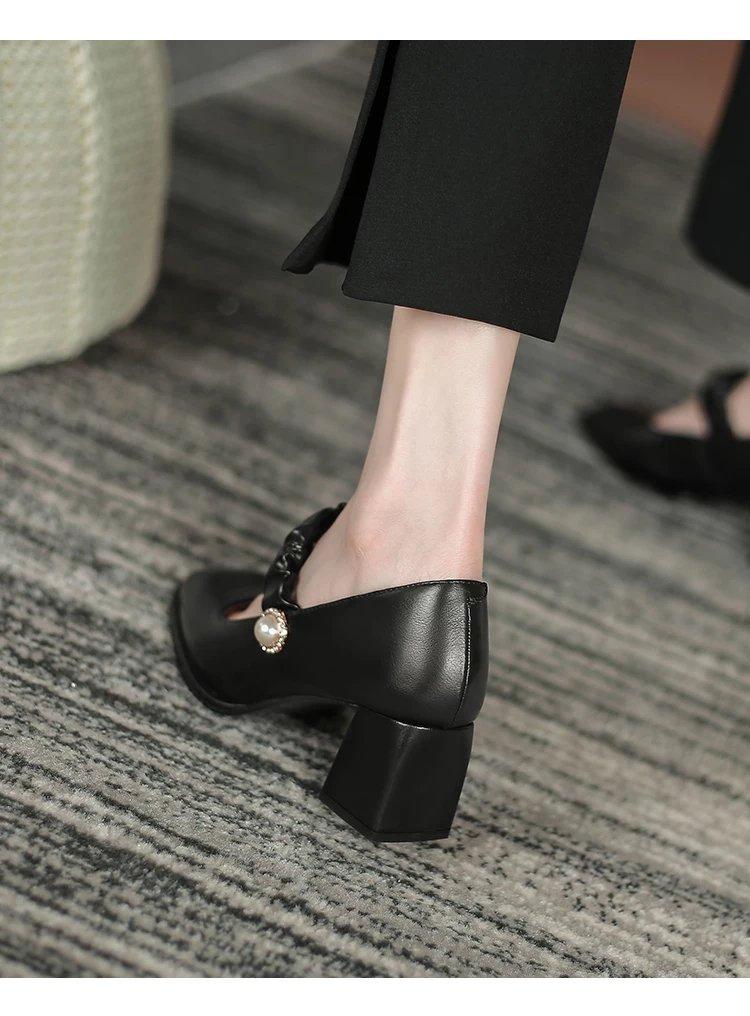 Fashionable Square Line Buckle Thick High Heel Pump for Women